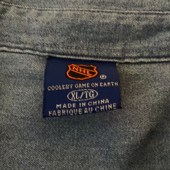 Vintage official NHL Maple Leafs button up - Picture 3 of 3